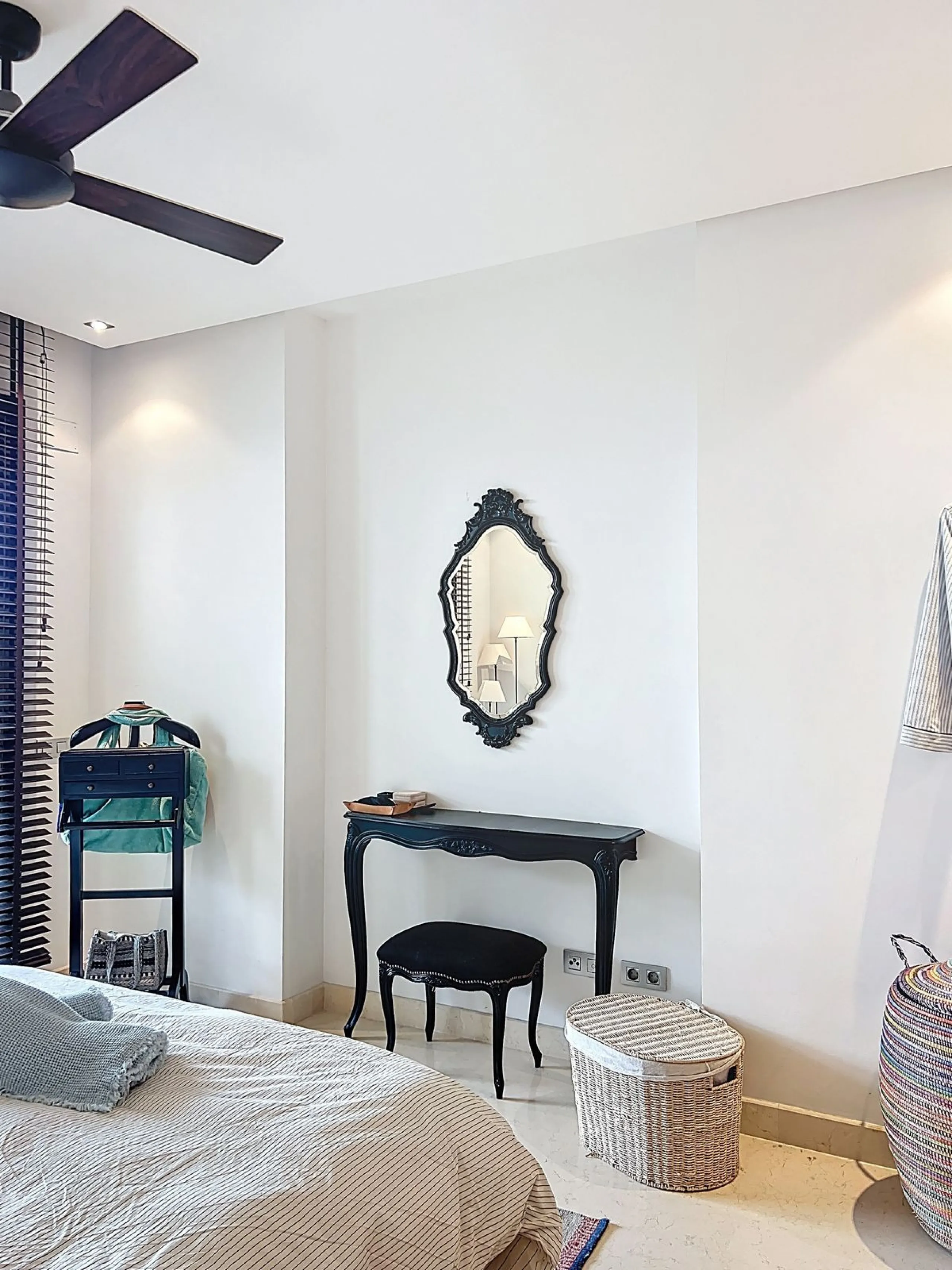 Beautiful Ground Floor Apartment with Garden in Gated & 24 h secured community in El Paraiso alto.