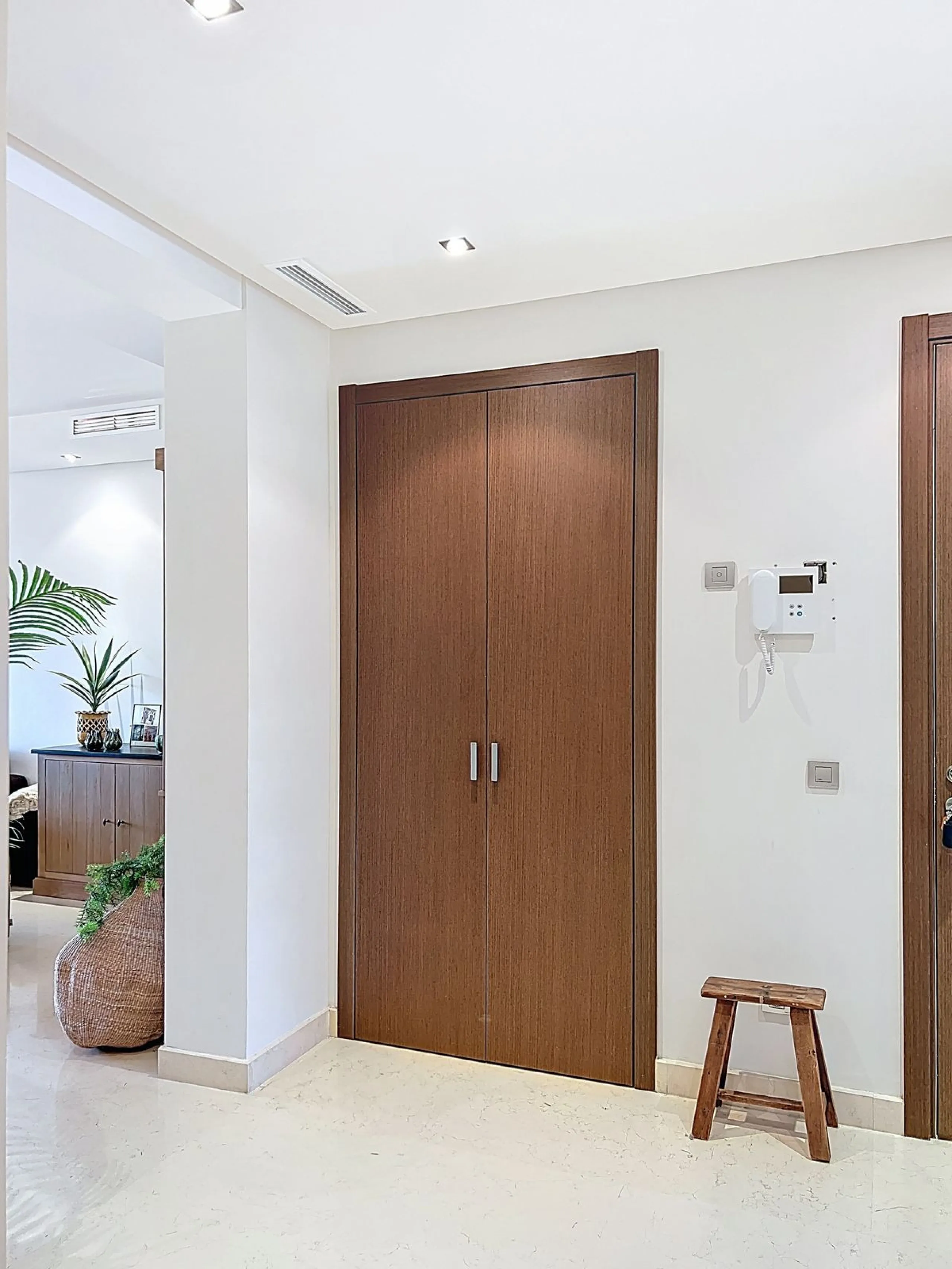 Beautiful Ground Floor Apartment with Garden in Gated & 24 h secured community in El Paraiso alto.