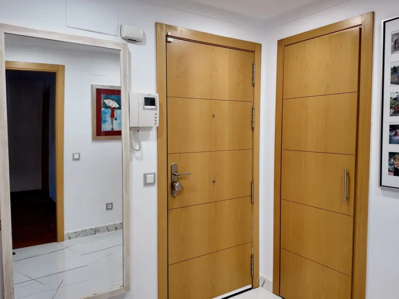 This 102 m² interior apartment, fully renovated in 2025, is situated in a quiet and well-maintained residential urbanisation, offering high-quality communal facilities.