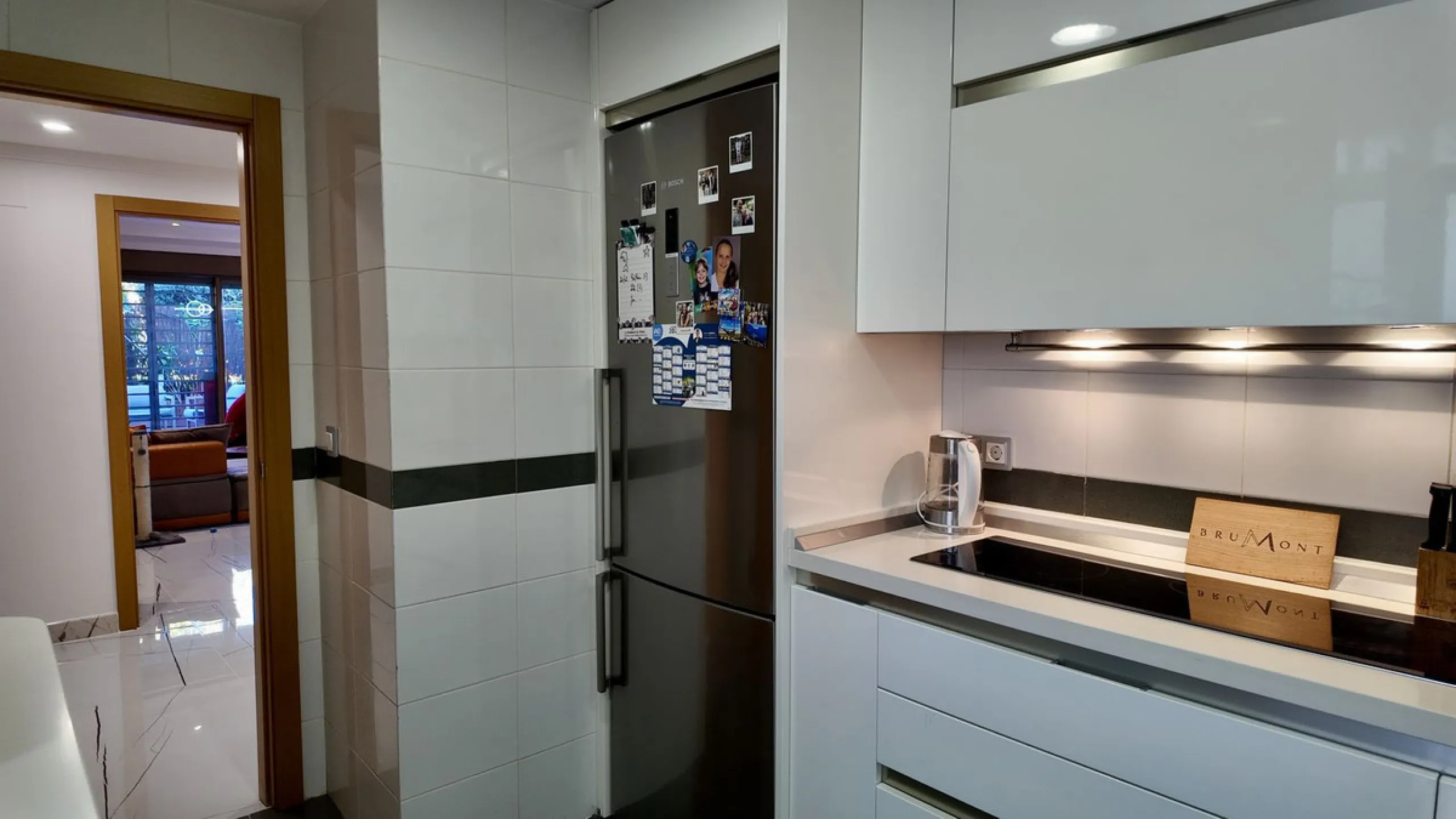 This 102 m² interior apartment, fully renovated in 2025, is situated in a quiet and well-maintained residential urbanisation, offering high-quality communal facilities.