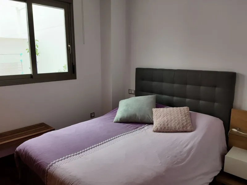 This 102 m² interior apartment, fully renovated in 2025, is situated in a quiet and well-maintained residential urbanisation, offering high-quality communal facilities.