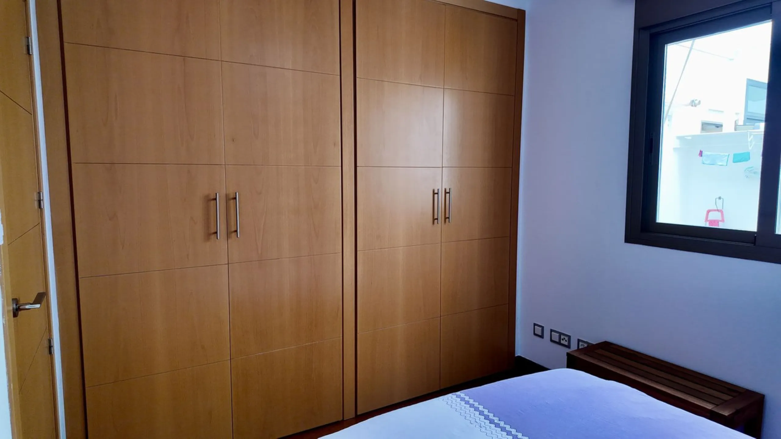 This 102 m² interior apartment, fully renovated in 2025, is situated in a quiet and well-maintained residential urbanisation, offering high-quality communal facilities.