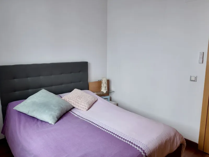 This 102 m² interior apartment, fully renovated in 2025, is situated in a quiet and well-maintained residential urbanisation, offering high-quality communal facilities.