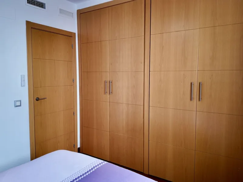 This 102 m² interior apartment, fully renovated in 2025, is situated in a quiet and well-maintained residential urbanisation, offering high-quality communal facilities.
