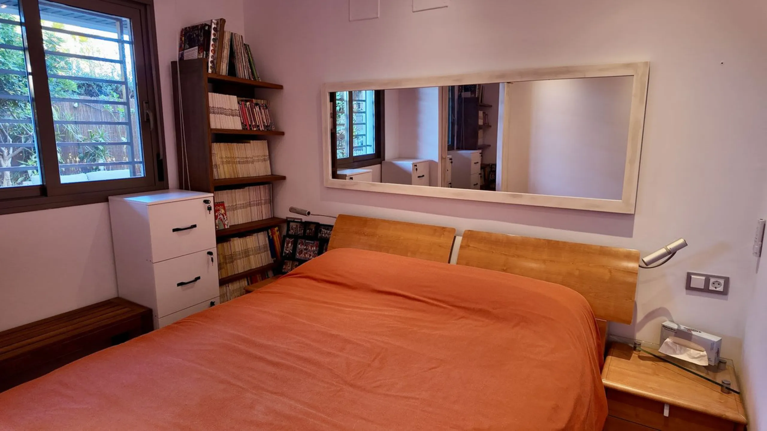 This 102 m² interior apartment, fully renovated in 2025, is situated in a quiet and well-maintained residential urbanisation, offering high-quality communal facilities.