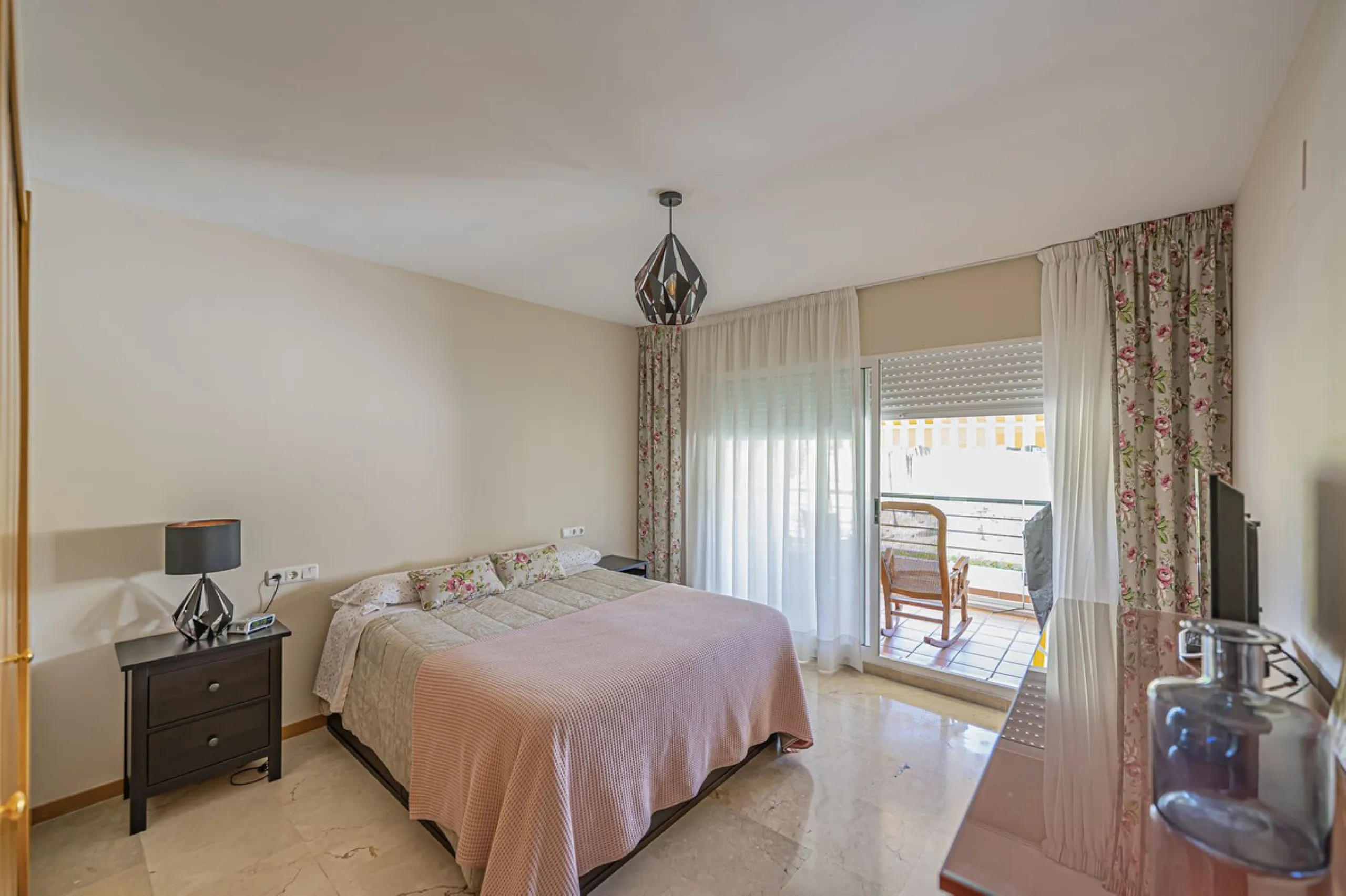 LARGE PROPERTY IN GUADALMINA