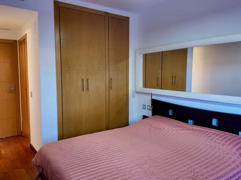 This 102 m² interior apartment, fully renovated in 2025, is situated in a quiet and well-maintained residential urbanisation, offering high-quality communal facilities.