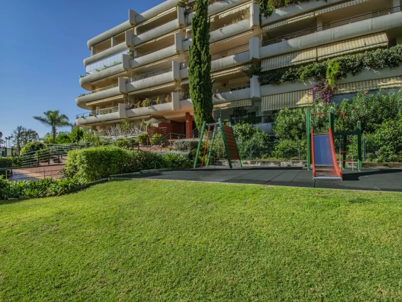 LARGE PROPERTY IN GUADALMINA