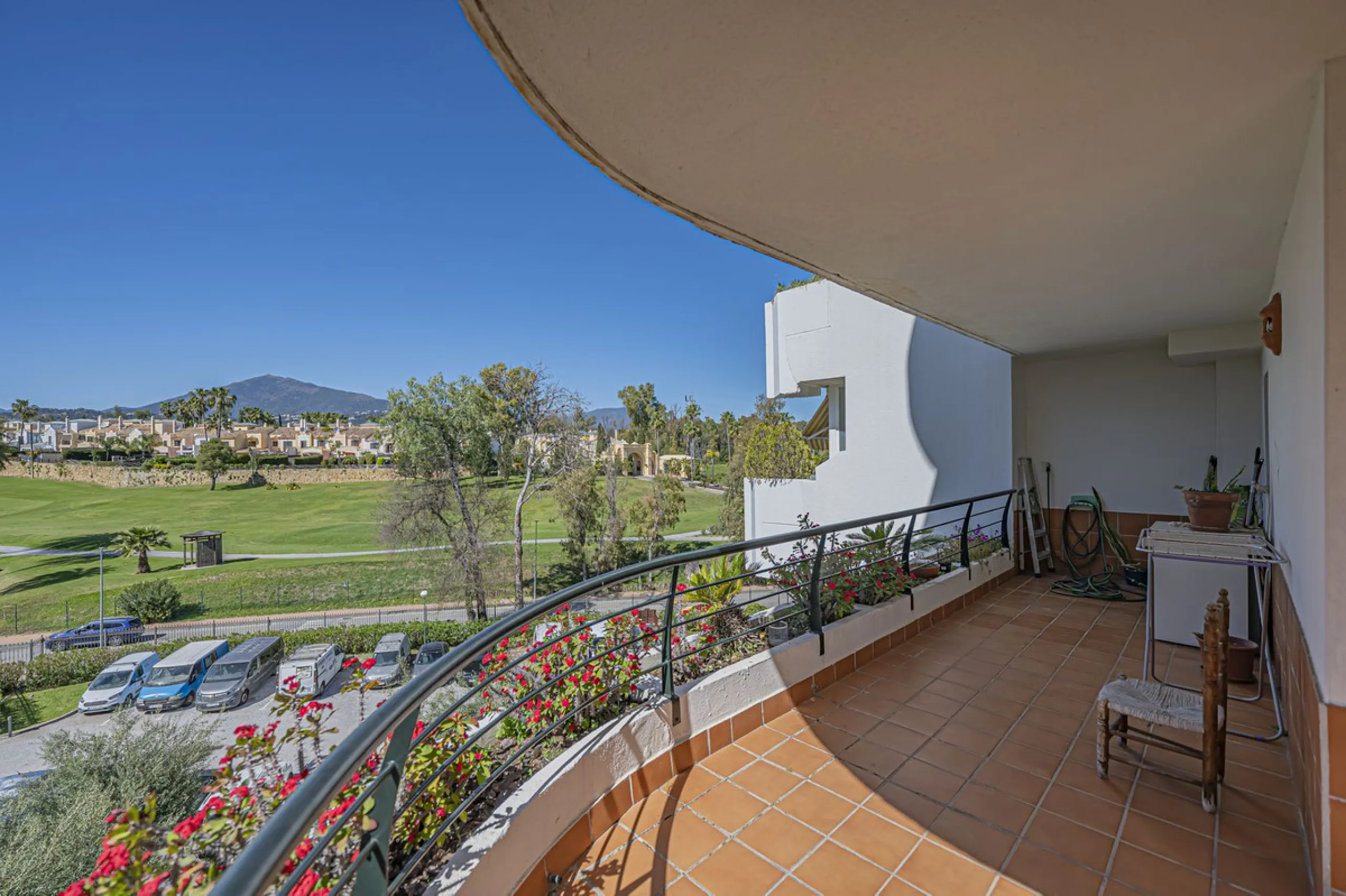 LARGE PROPERTY IN GUADALMINA