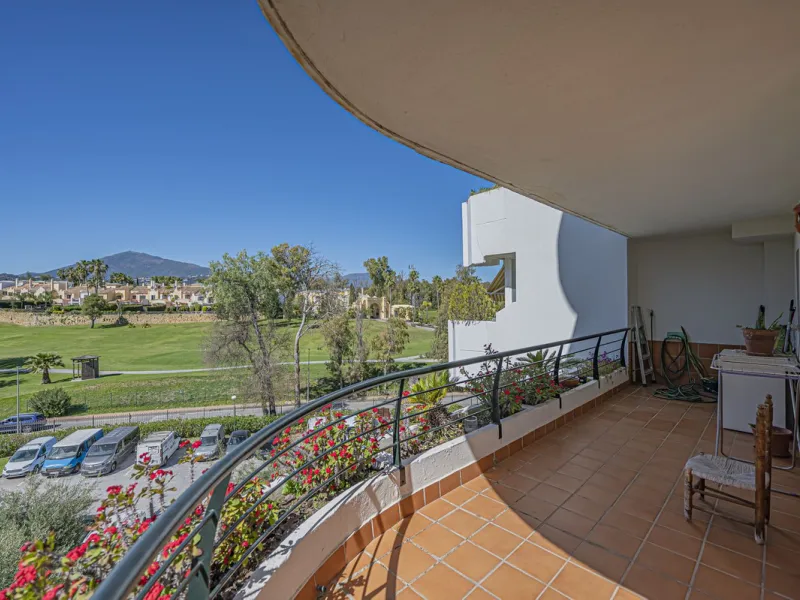 LARGE PROPERTY IN GUADALMINA