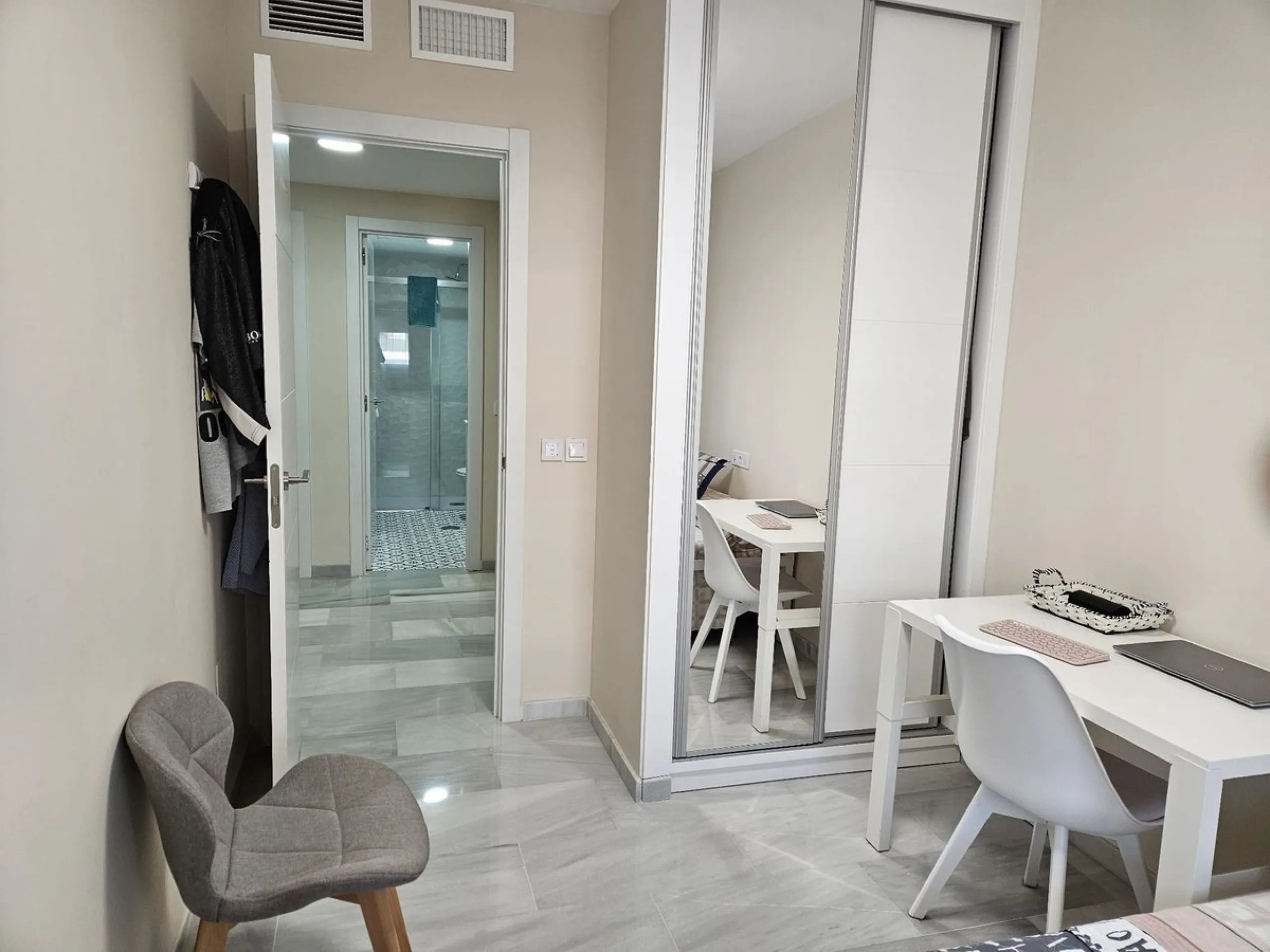 Stylish Renovated Apartment Just 3 Minutes from the Beach – Fuengirola