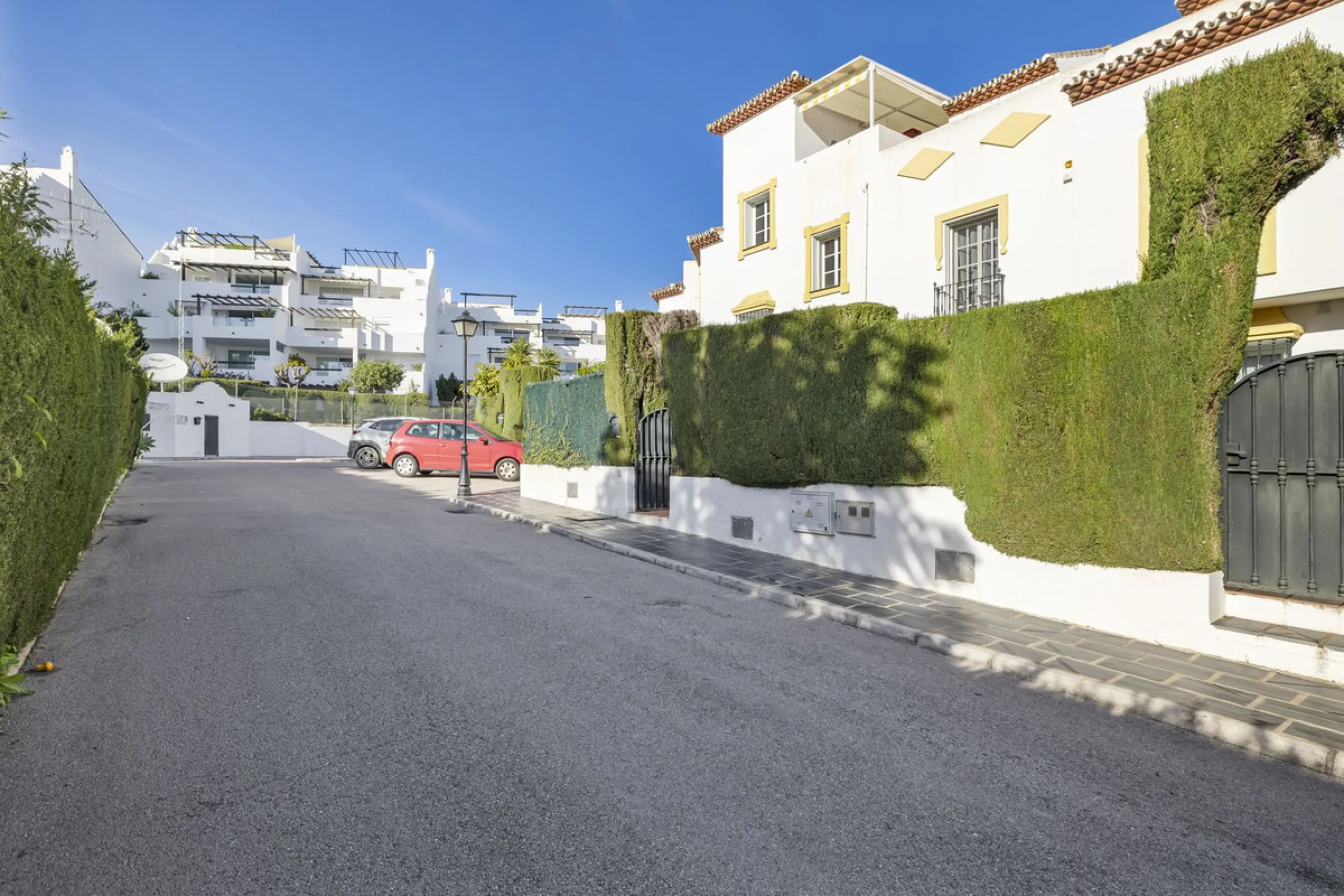 Charming Townhouse with Sea Views in a Popular Urbanisation in Bel Air