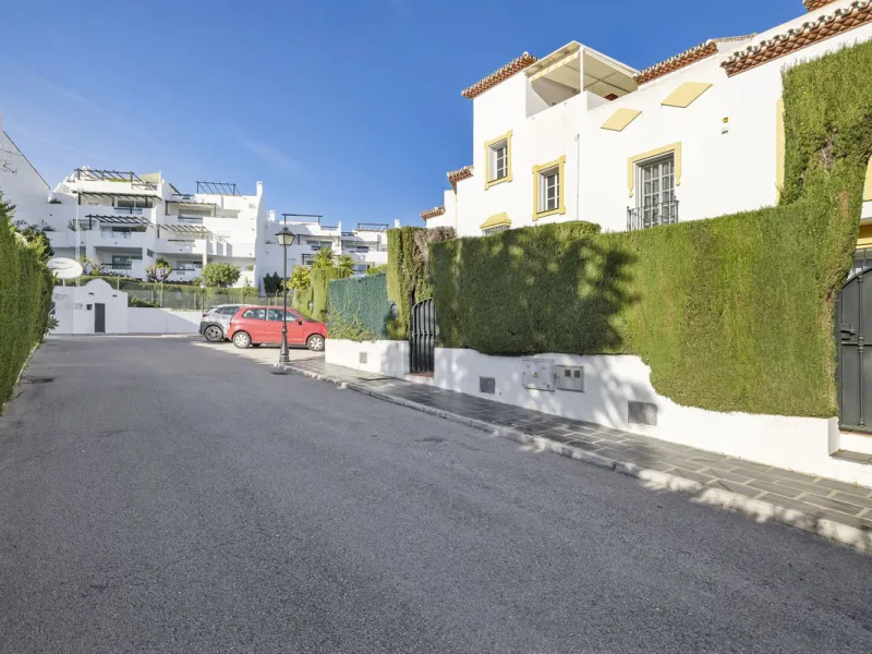 Charming Townhouse with Sea Views in a Popular Urbanisation in Bel Air