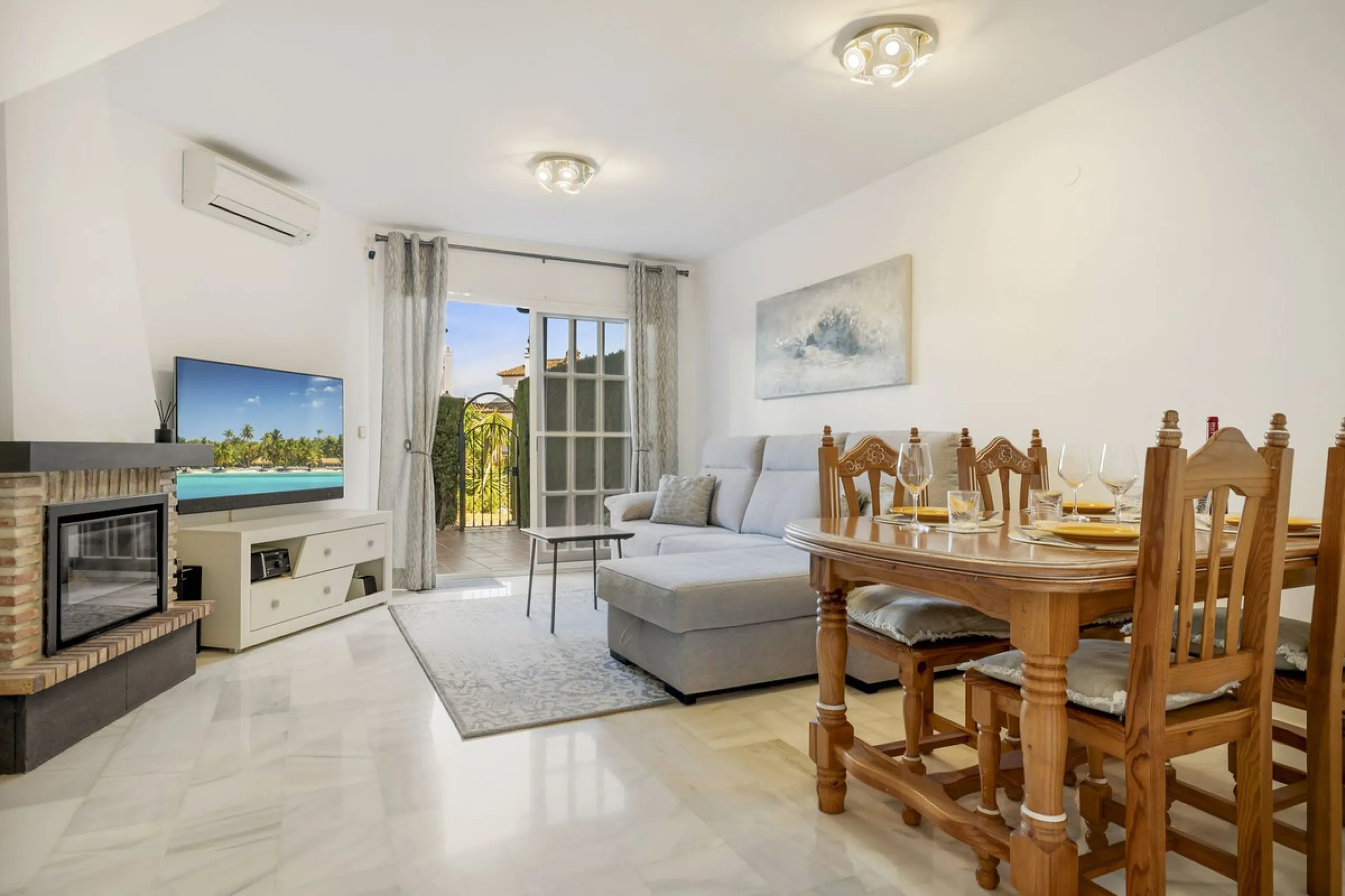 Charming Townhouse with Sea Views in a Popular Urbanisation in Bel Air