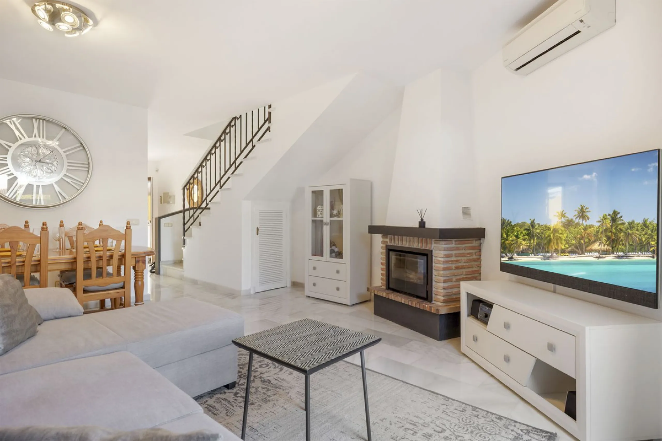 Charming Townhouse with Sea Views in a Popular Urbanisation in Bel Air