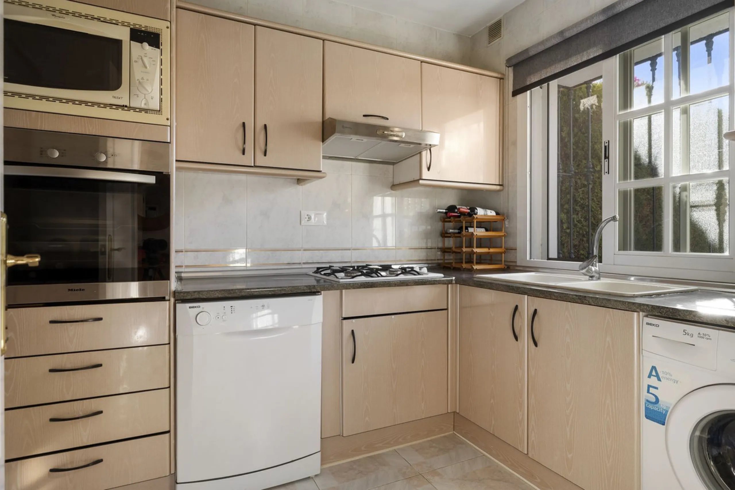 Charming Townhouse with Sea Views in a Popular Urbanisation in Bel Air