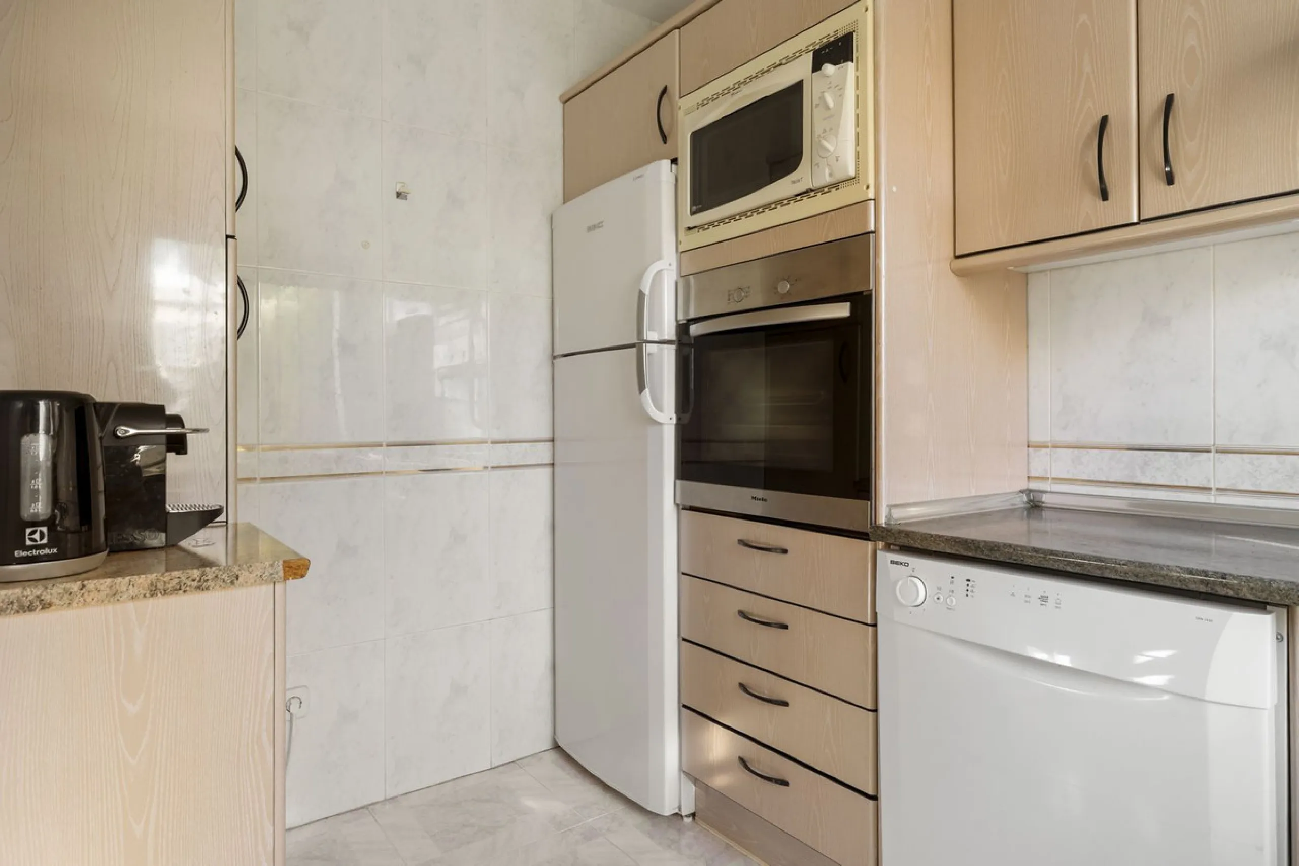 Charming Townhouse with Sea Views in a Popular Urbanisation in Bel Air