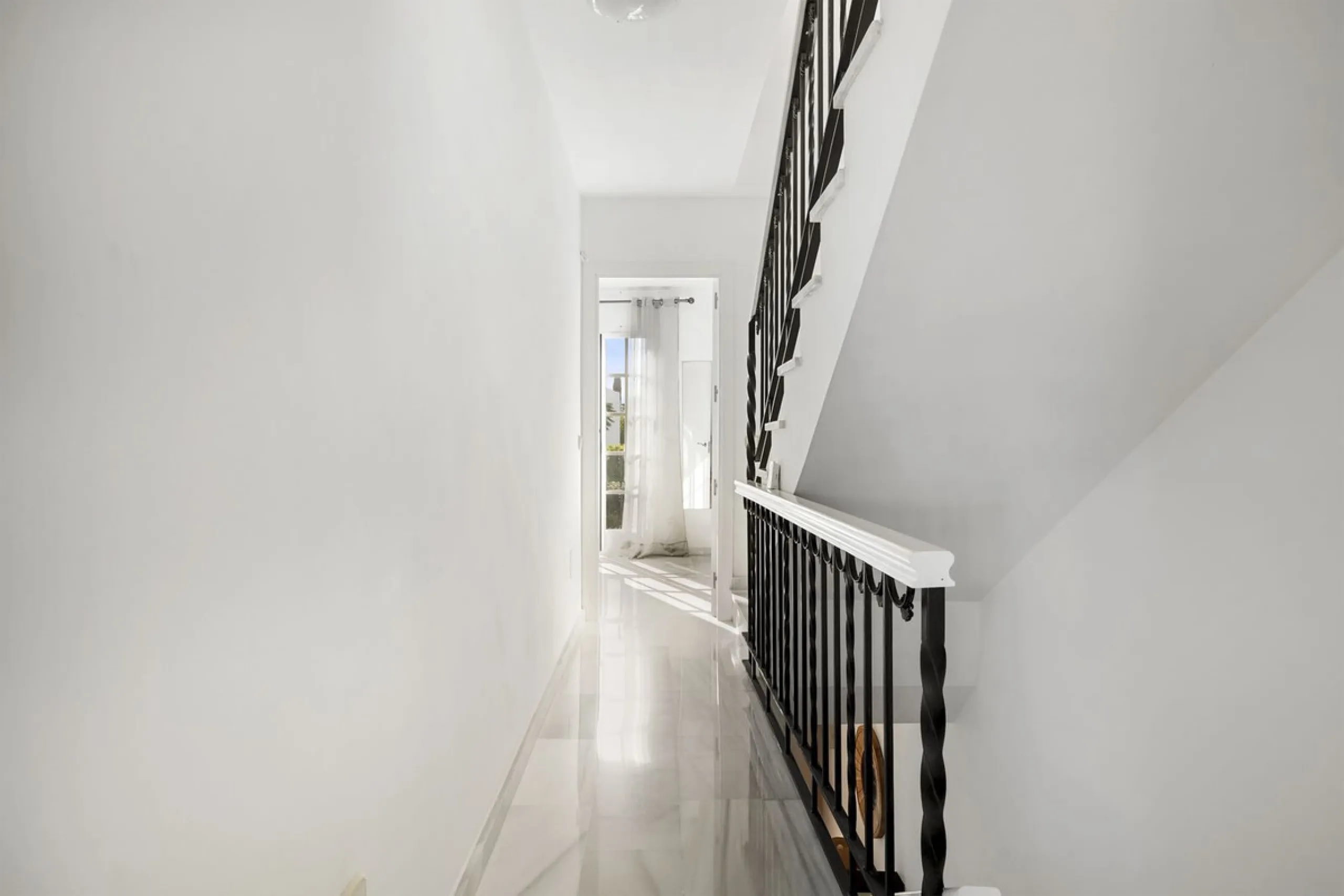 Charming Townhouse with Sea Views in a Popular Urbanisation in Bel Air
