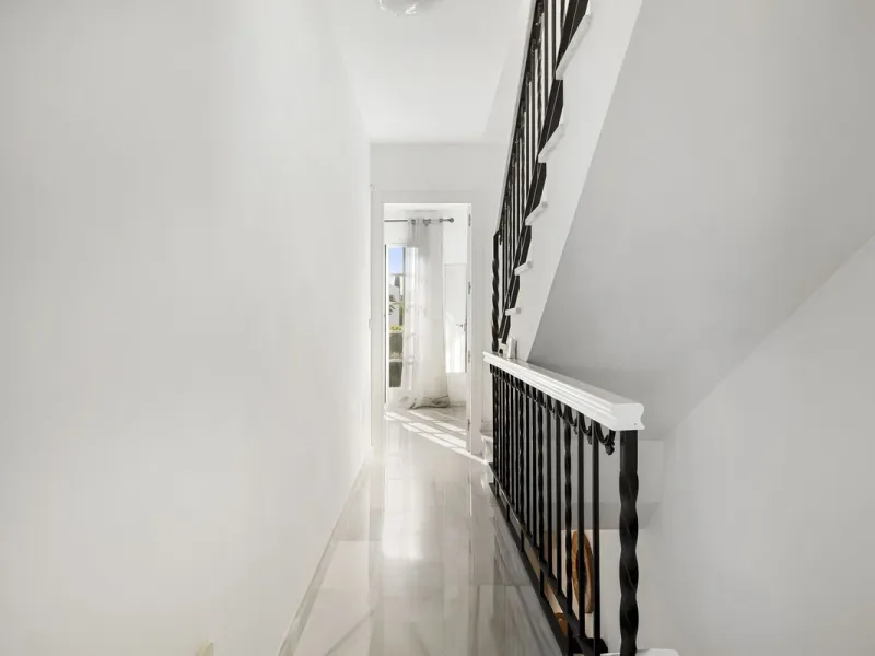 Charming Townhouse with Sea Views in a Popular Urbanisation in Bel Air