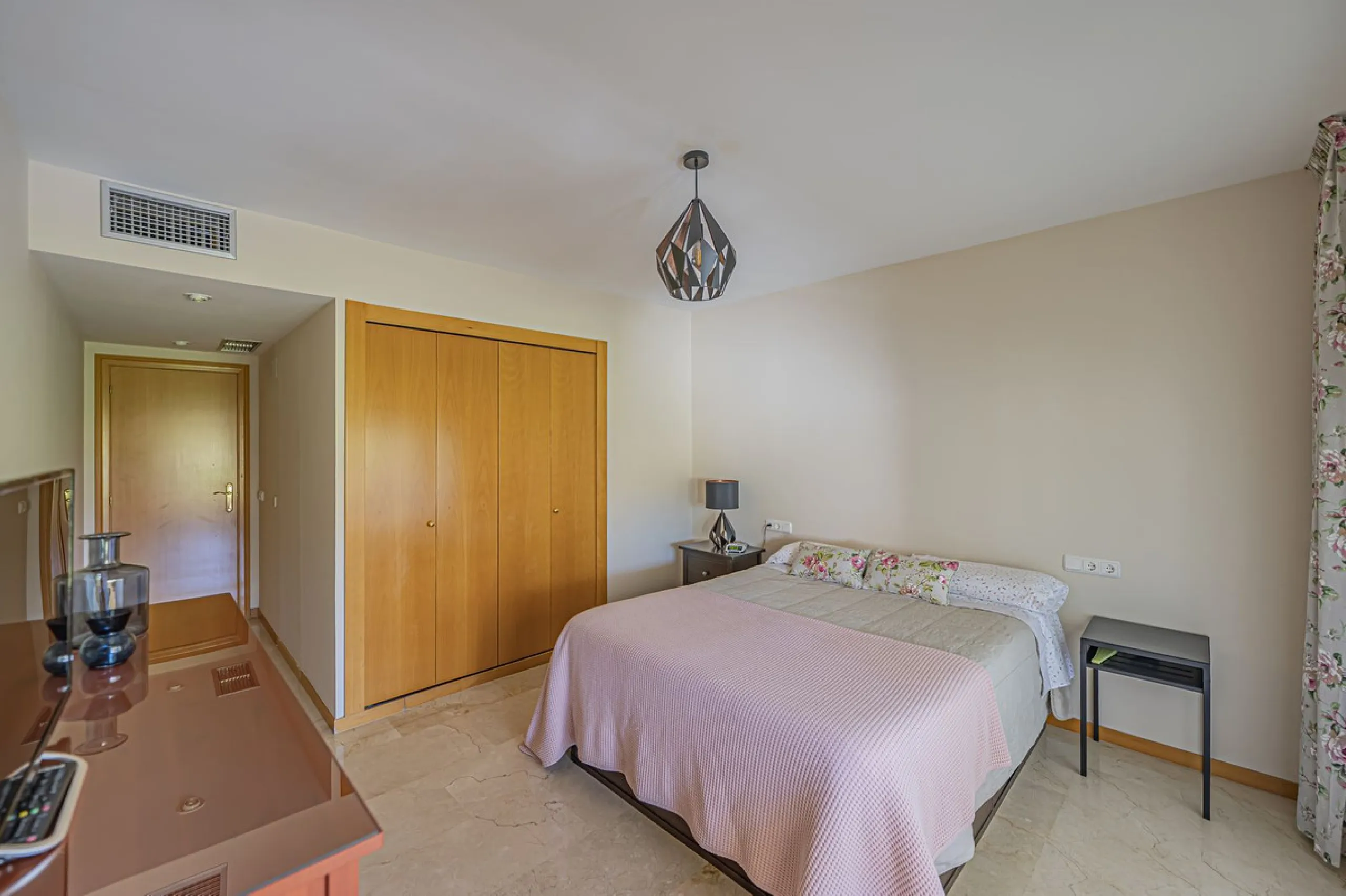 LARGE PROPERTY IN GUADALMINA