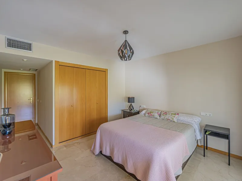 LARGE PROPERTY IN GUADALMINA
