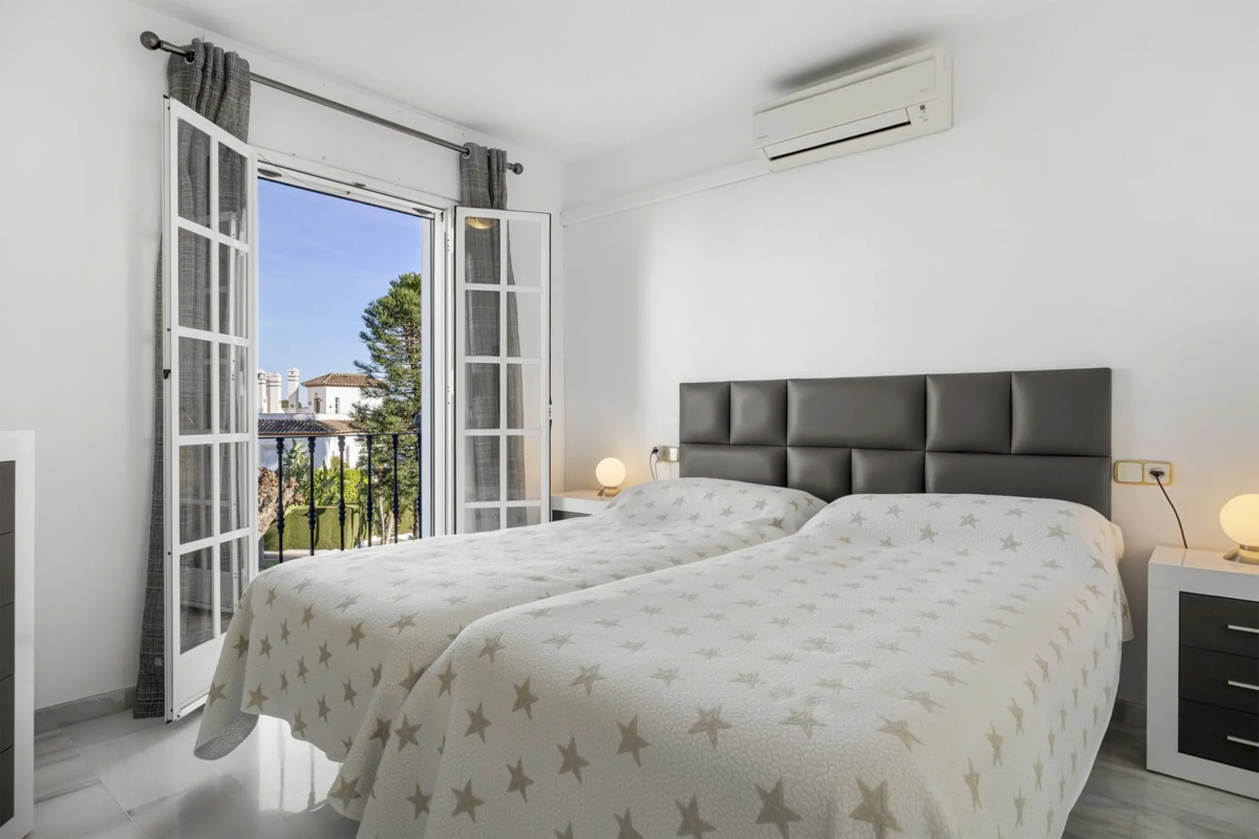 Charming Townhouse with Sea Views in a Popular Urbanisation in Bel Air