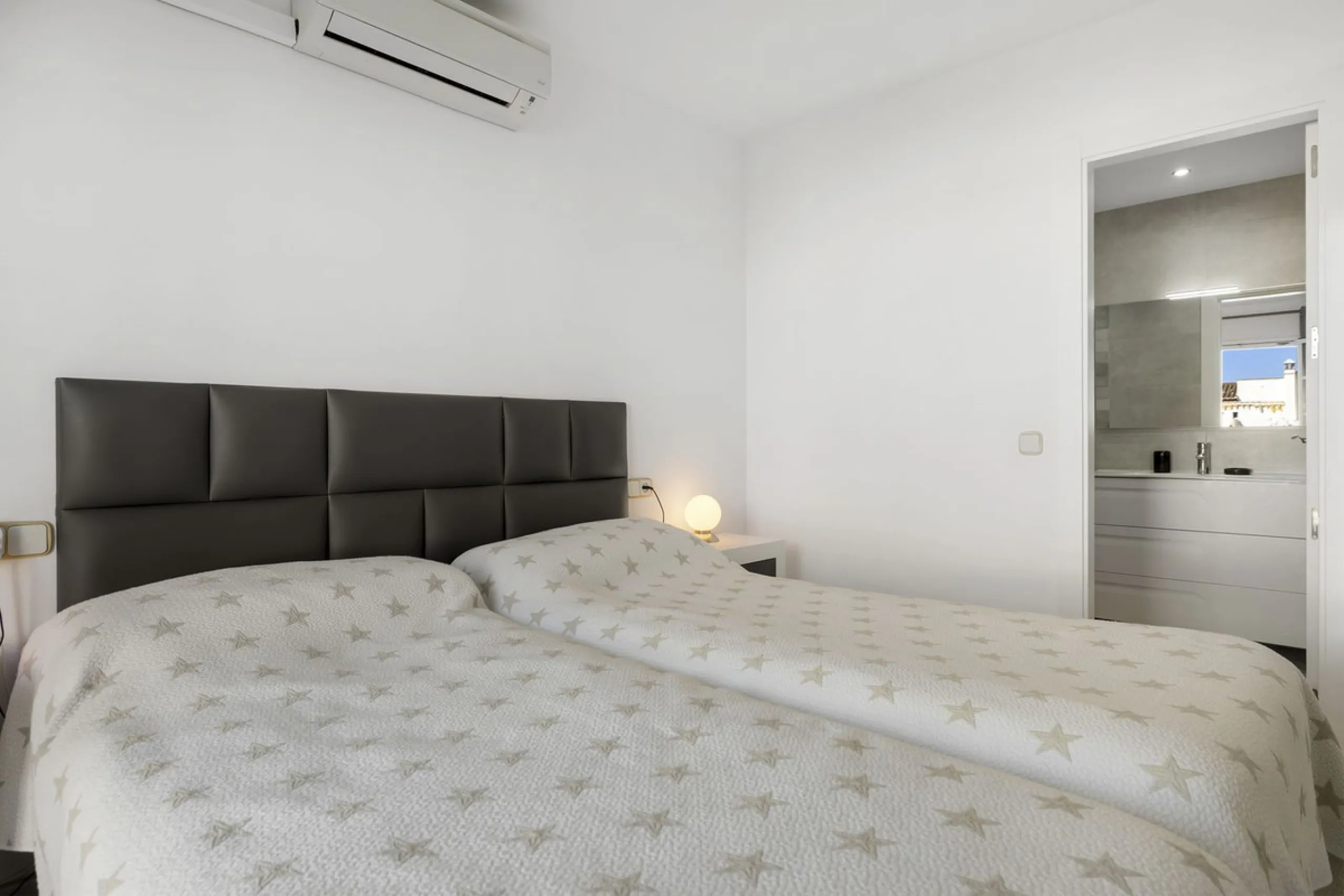 Charming Townhouse with Sea Views in a Popular Urbanisation in Bel Air