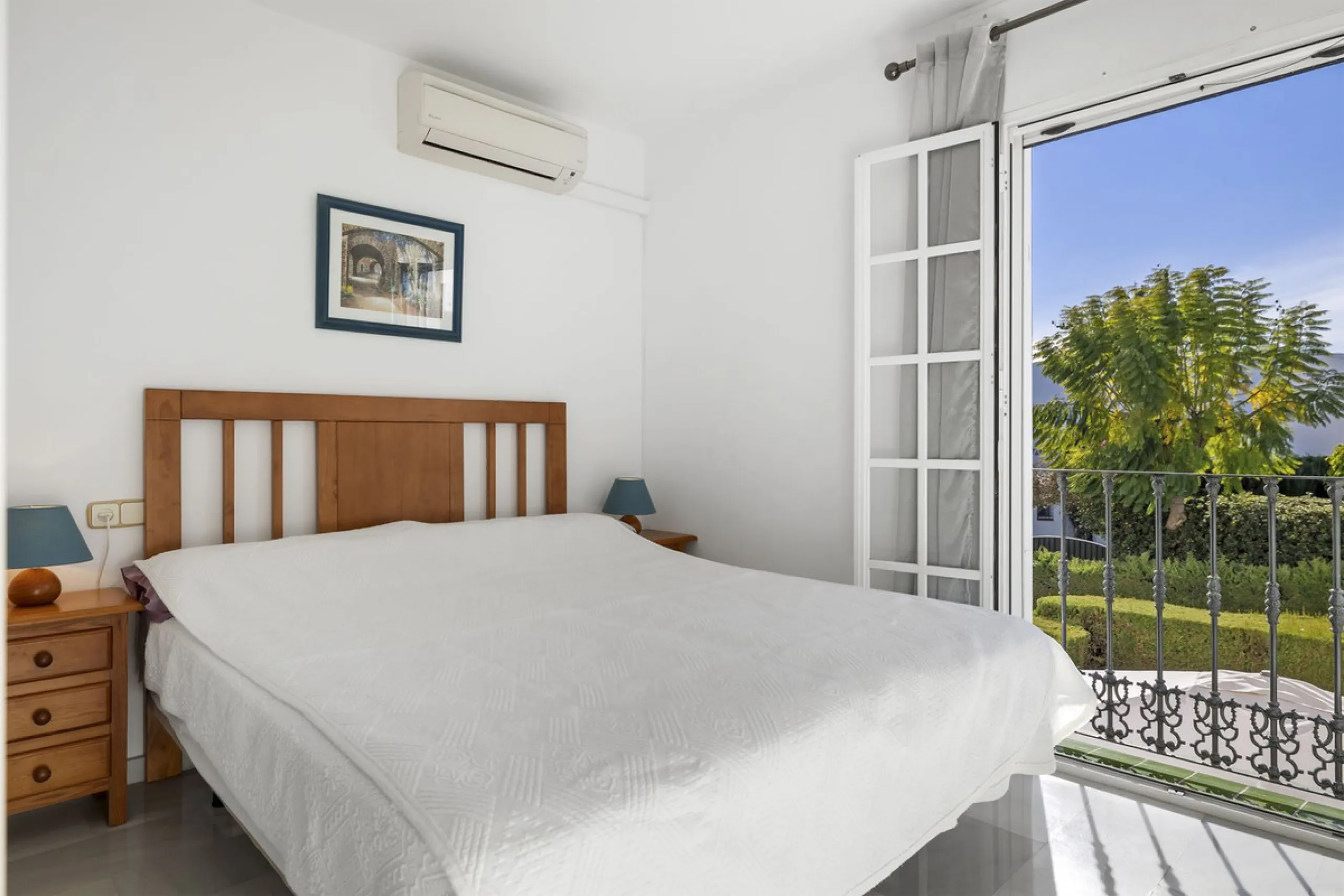 Charming Townhouse with Sea Views in a Popular Urbanisation in Bel Air