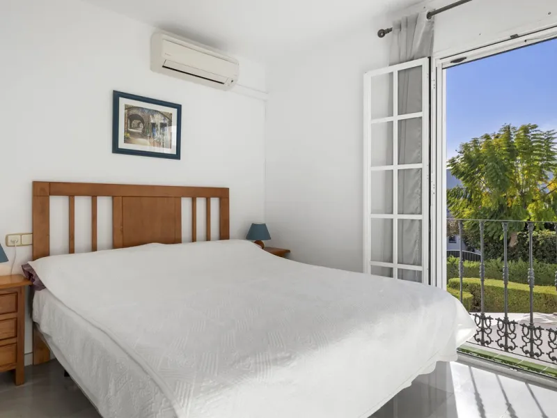 Charming Townhouse with Sea Views in a Popular Urbanisation in Bel Air