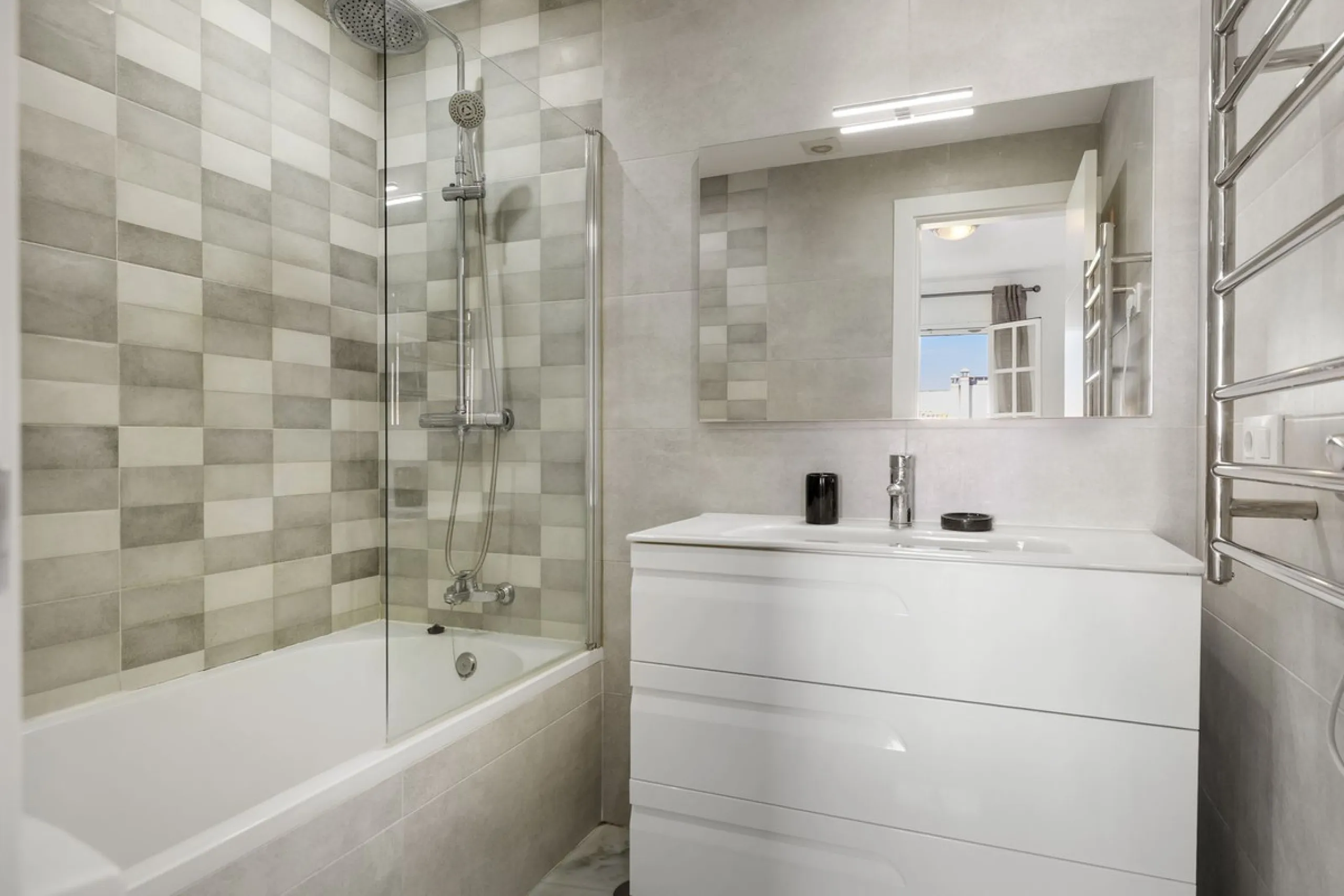 Charming Townhouse with Sea Views in a Popular Urbanisation in Bel Air