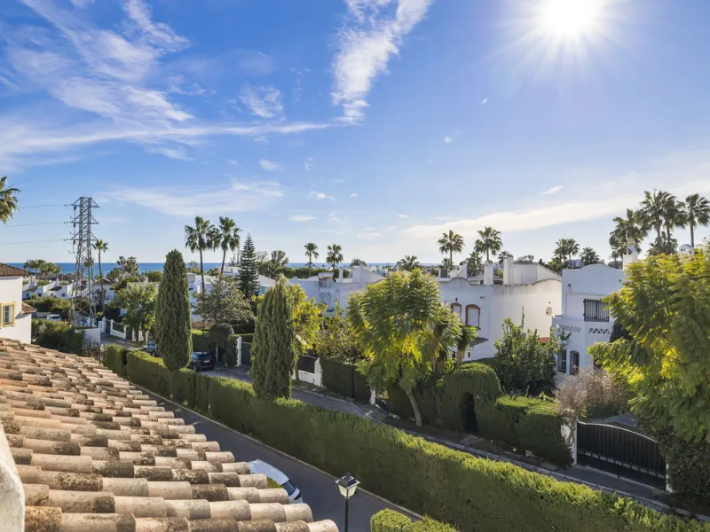 Charming Townhouse with Sea Views in a Popular Urbanisation in Bel Air