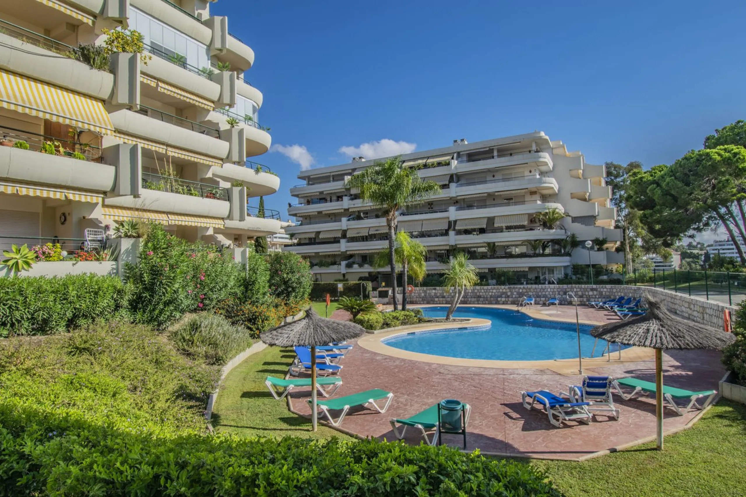 LARGE PROPERTY IN GUADALMINA