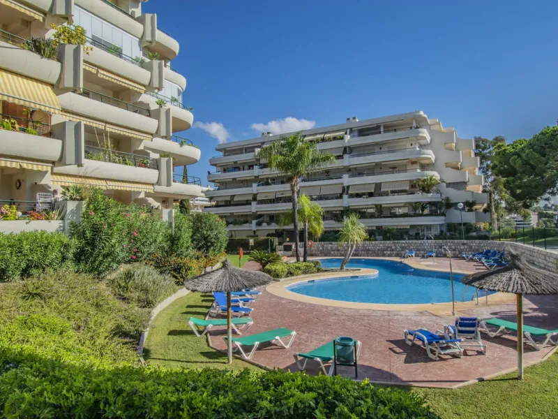 LARGE PROPERTY IN GUADALMINA