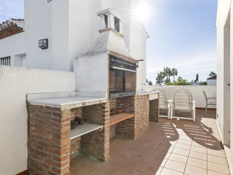 Charming Townhouse with Sea Views in a Popular Urbanisation in Bel Air