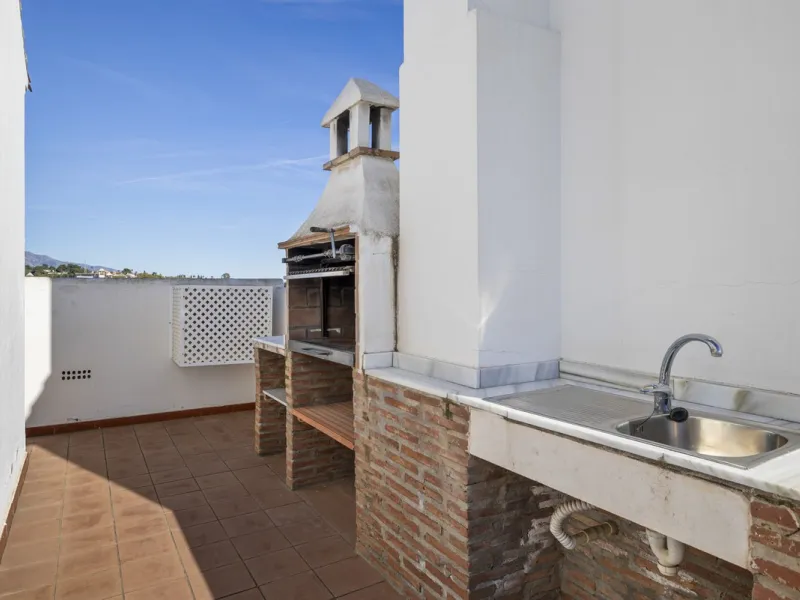 Charming Townhouse with Sea Views in a Popular Urbanisation in Bel Air
