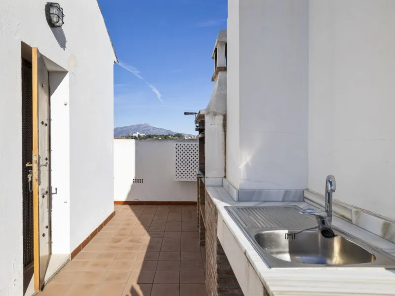 Charming Townhouse with Sea Views in a Popular Urbanisation in Bel Air