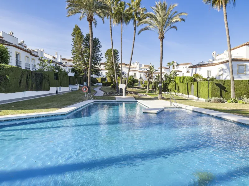 Charming Townhouse with Sea Views in a Popular Urbanisation in Bel Air