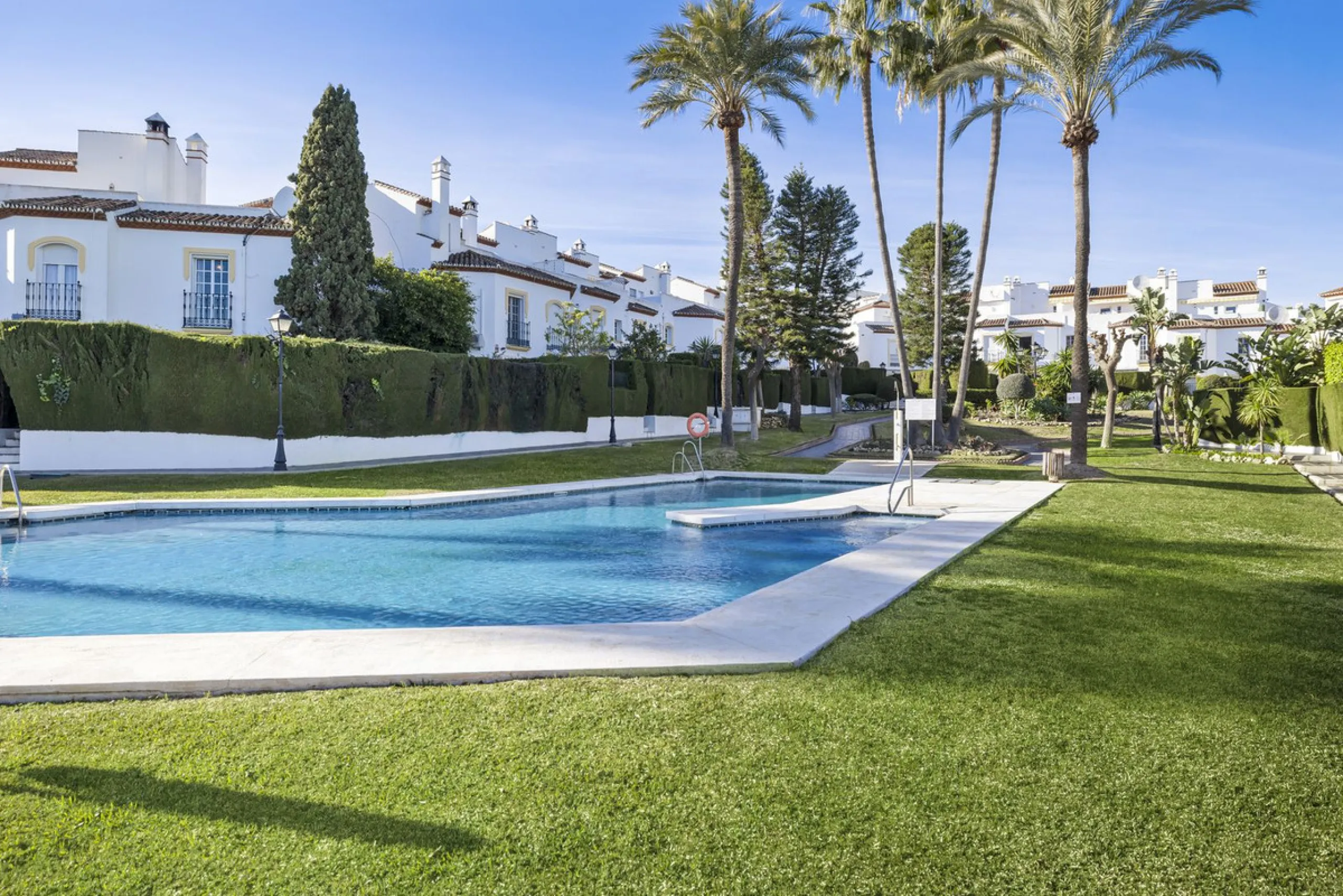 Charming Townhouse with Sea Views in a Popular Urbanisation in Bel Air