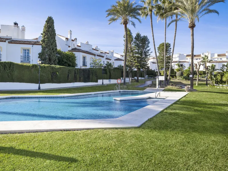 Charming Townhouse with Sea Views in a Popular Urbanisation in Bel Air