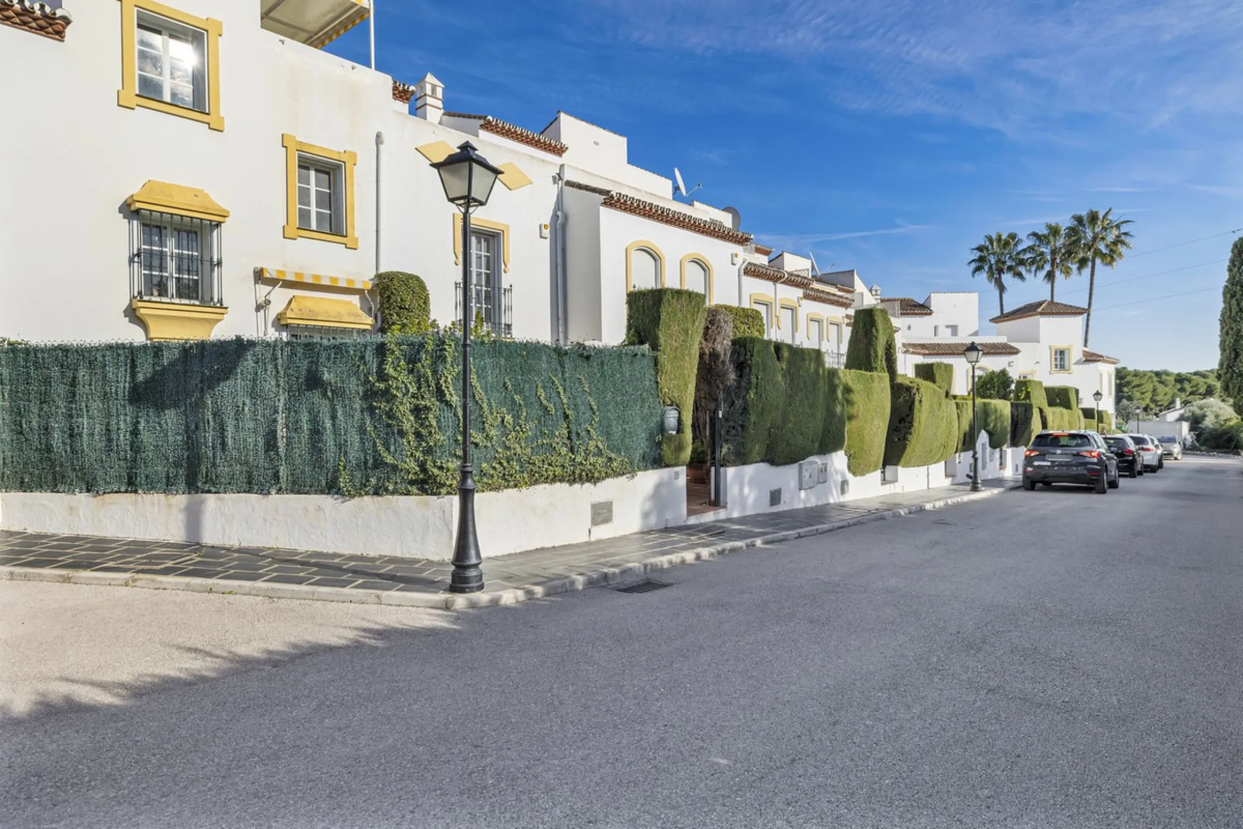 Charming Townhouse with Sea Views in a Popular Urbanisation in Bel Air