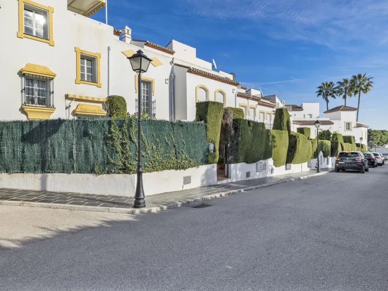 Charming Townhouse with Sea Views in a Popular Urbanisation in Bel Air