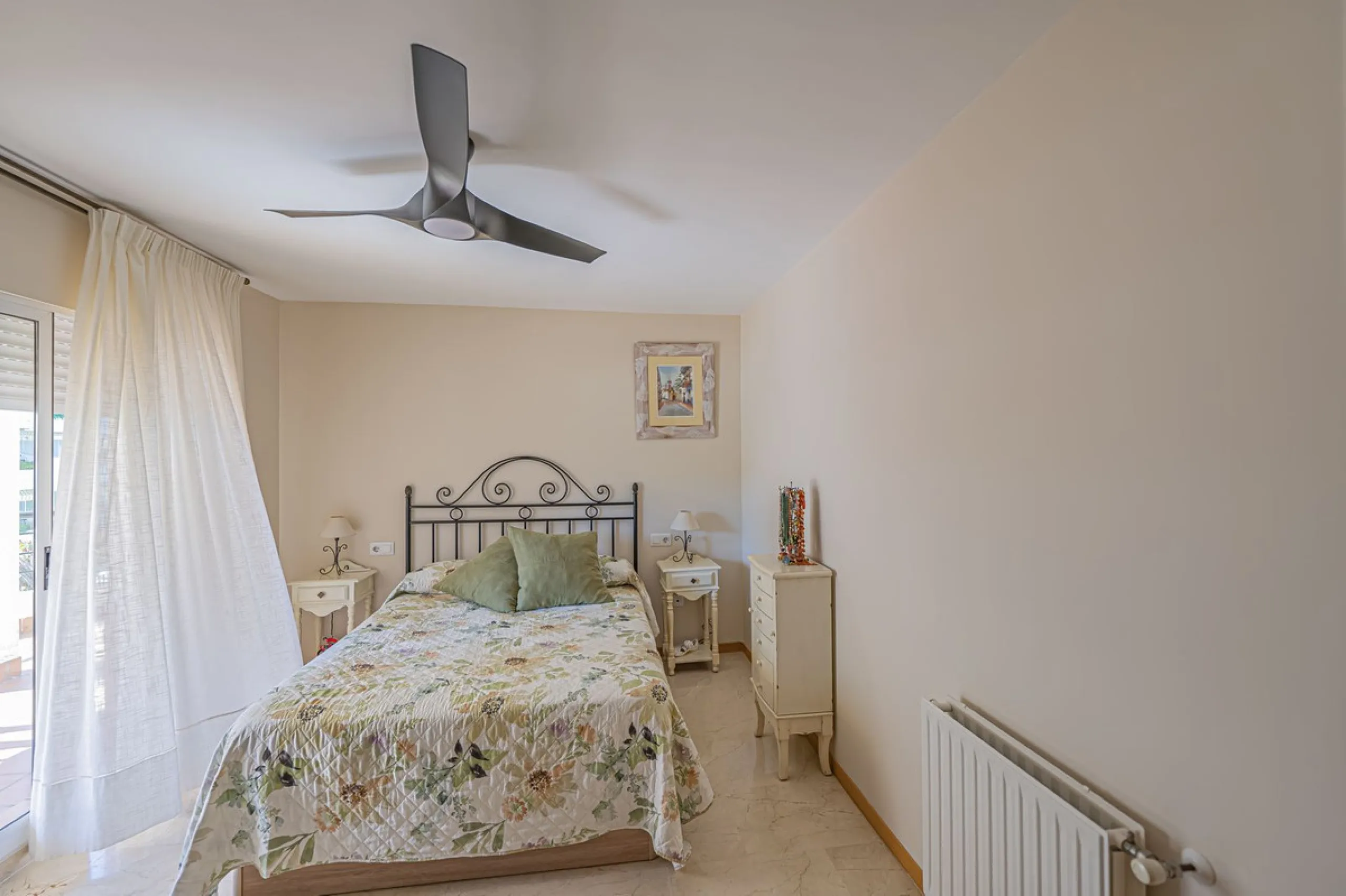 LARGE PROPERTY IN GUADALMINA