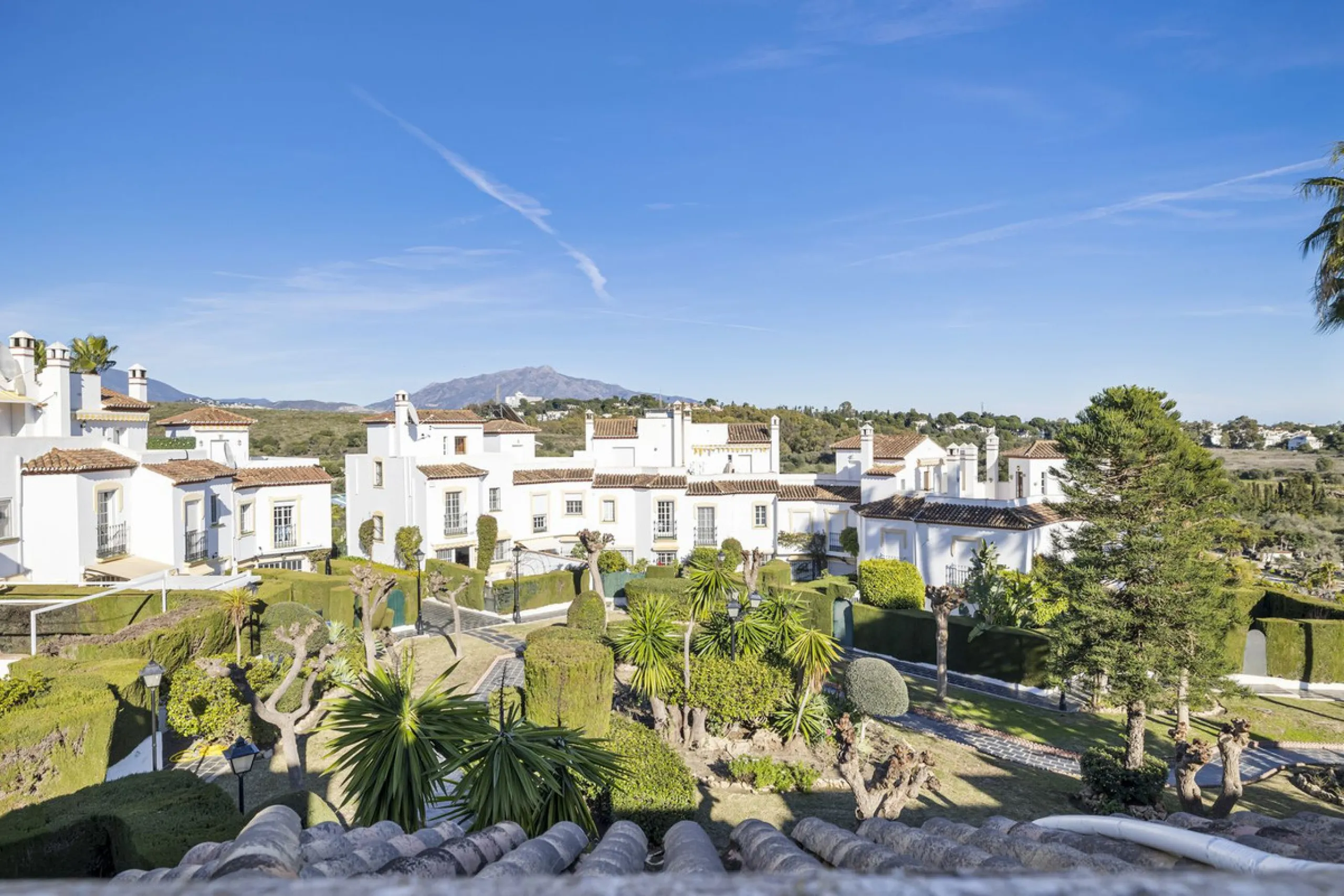 Charming Townhouse with Sea Views in a Popular Urbanisation in Bel Air