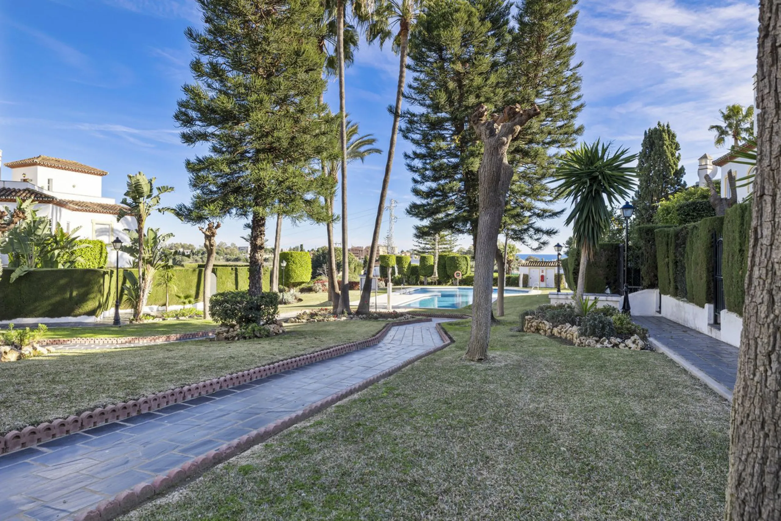 Charming Townhouse with Sea Views in a Popular Urbanisation in Bel Air