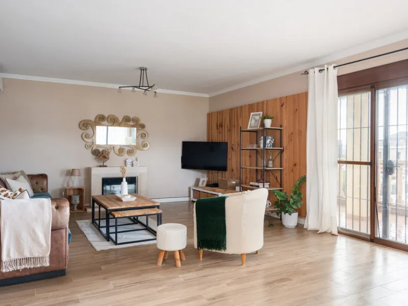 Originally designed as two semi-detached homes, the property offers outstanding adaptability and lends itself effortlessly to a variety of living arrangements — whether as a refined residence for a large family, two families or an elegant multigenerationa