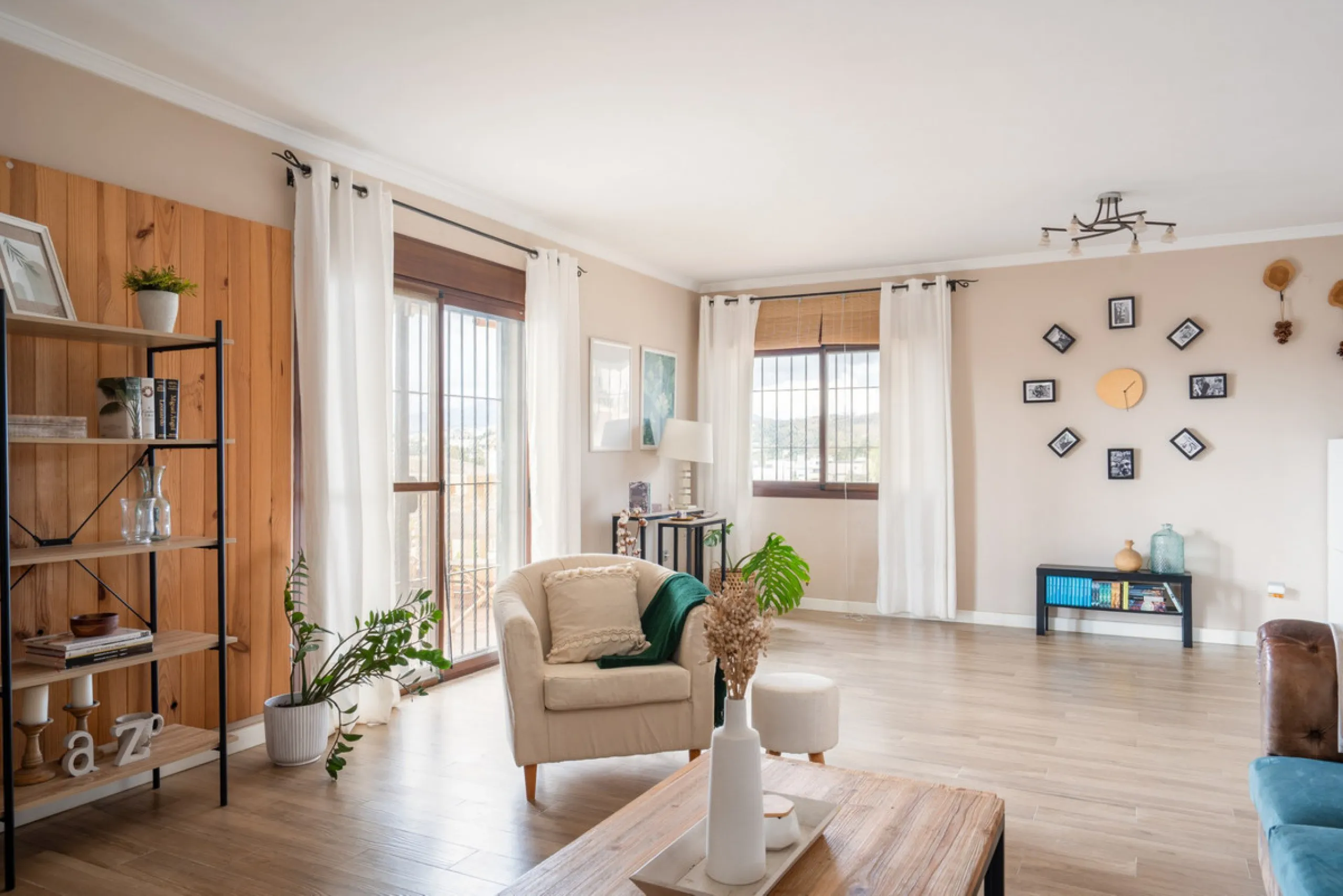 Originally designed as two semi-detached homes, the property offers outstanding adaptability and lends itself effortlessly to a variety of living arrangements — whether as a refined residence for a large family, two families or an elegant multigenerationa