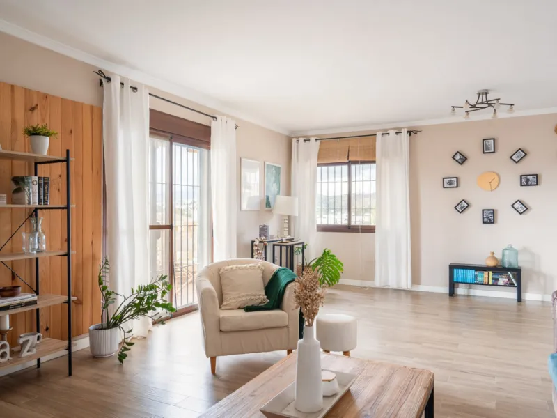 Originally designed as two semi-detached homes, the property offers outstanding adaptability and lends itself effortlessly to a variety of living arrangements — whether as a refined residence for a large family, two families or an elegant multigenerationa