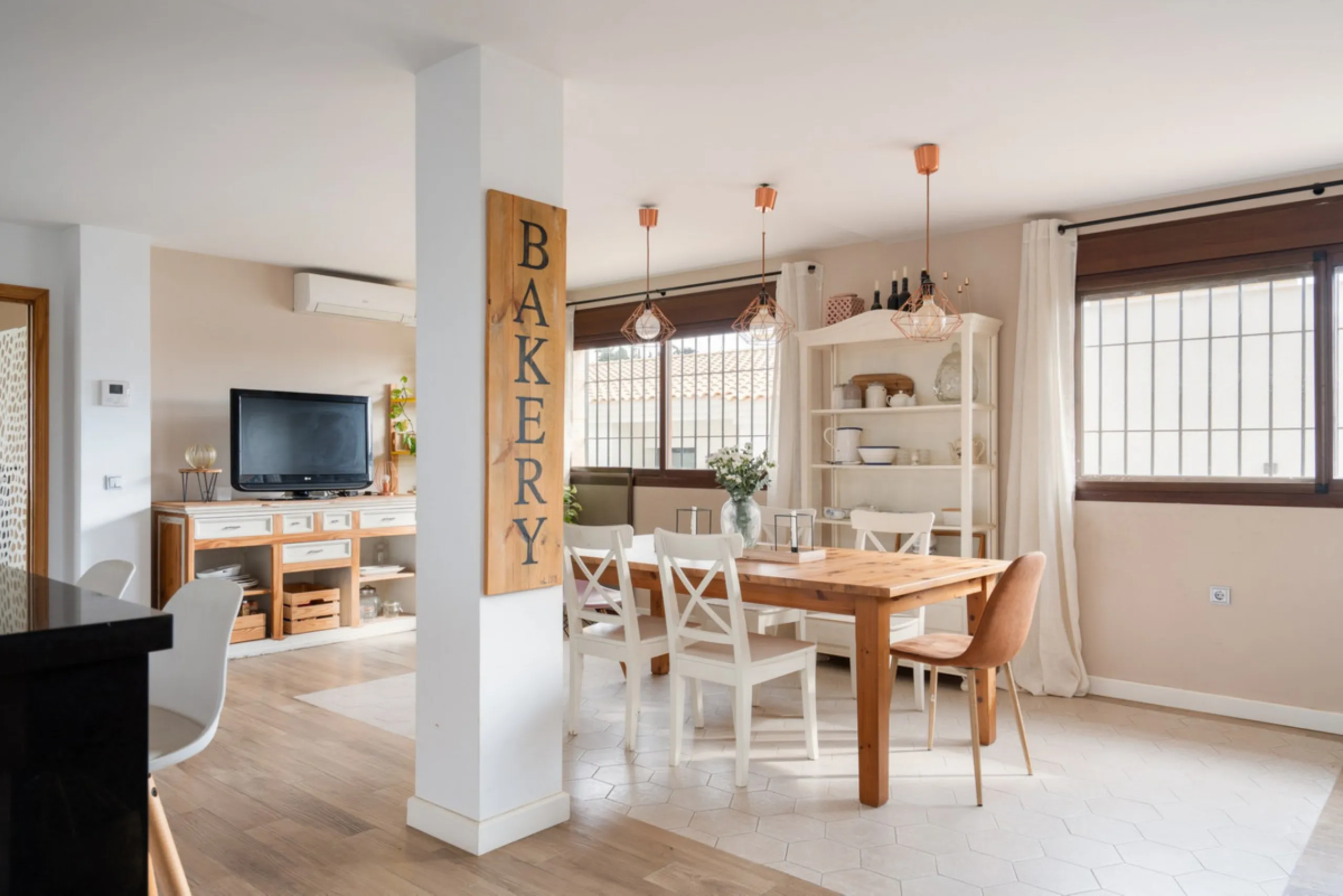 Originally designed as two semi-detached homes, the property offers outstanding adaptability and lends itself effortlessly to a variety of living arrangements — whether as a refined residence for a large family, two families or an elegant multigenerationa