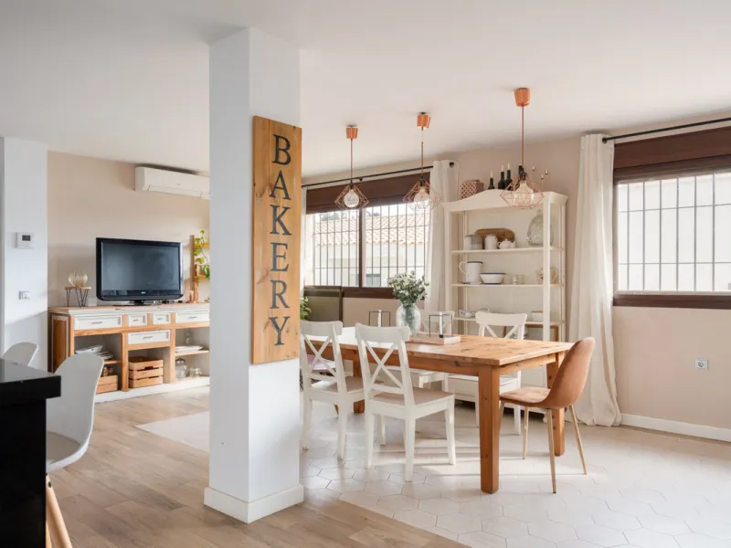 Originally designed as two semi-detached homes, the property offers outstanding adaptability and lends itself effortlessly to a variety of living arrangements — whether as a refined residence for a large family, two families or an elegant multigenerationa