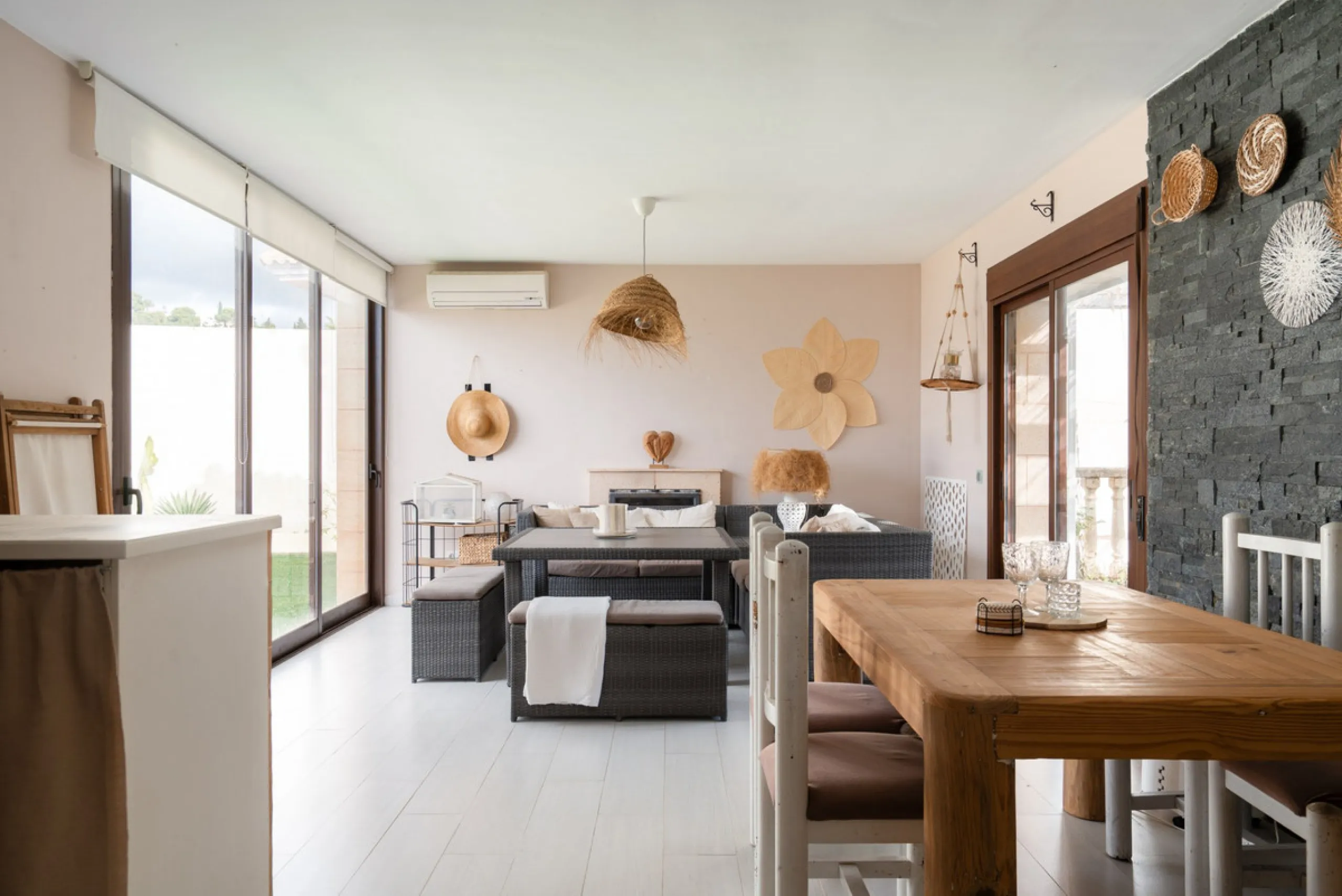 Originally designed as two semi-detached homes, the property offers outstanding adaptability and lends itself effortlessly to a variety of living arrangements — whether as a refined residence for a large family, two families or an elegant multigenerationa